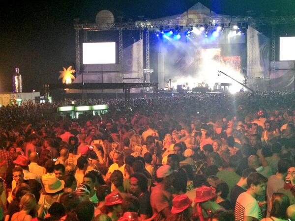Dubai_Calendar's tweet photo. The crowd @SandanceDubai are loving #Idras @ATLANTIS #Dubai http://t.co/RAejo639ko