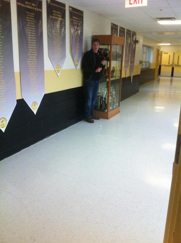 cathymartin_'s tweet image. #spymode #missionhidefromgibby