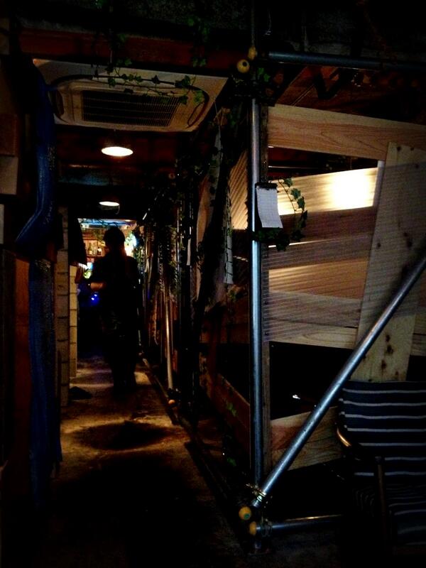 華酉 Twitterissa 高円寺にある廃墟居酒屋に行って来た 美味しいし 飲み放題でも安くて良かった 廃墟感とガード下感が絶妙にミックスされていた Http T Co 2m7guhtwrd