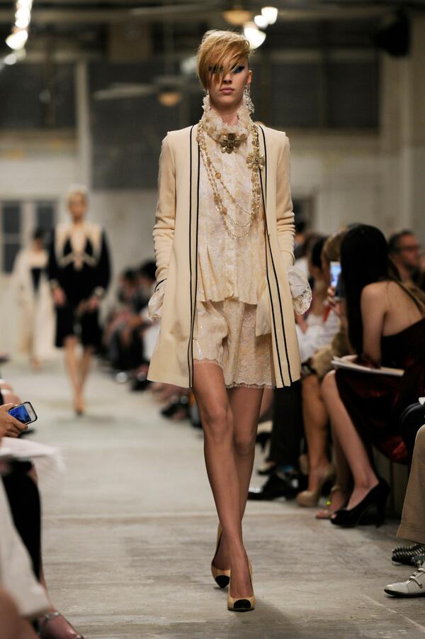 CHANEL on X: Cruise 2013/14 #CHANEL fashion show in Singapore on