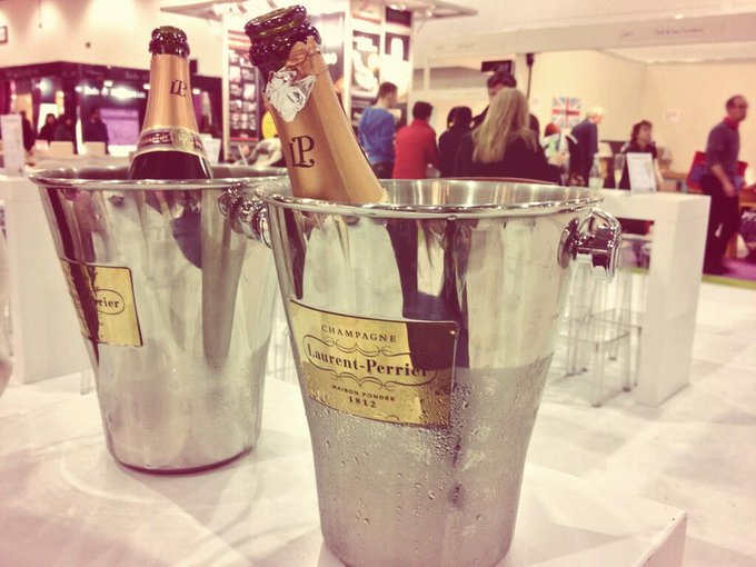 Grand designs turned to grand design champagne drinking ... http://t.co/XXkcZbAtD0<a href="/tag/wow"class="tags"><span>#wow</span></a>