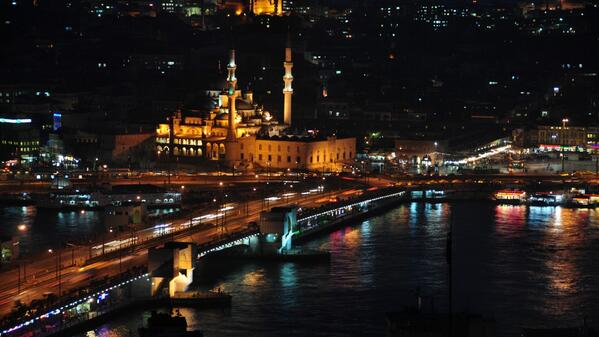 İstanbul'da gecenin güzelliği...Haliç.