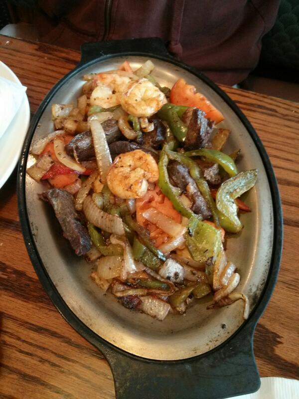The1Hillside's tweet photo. #fajitas Friday http://t.co/cXzR5Dvh4N