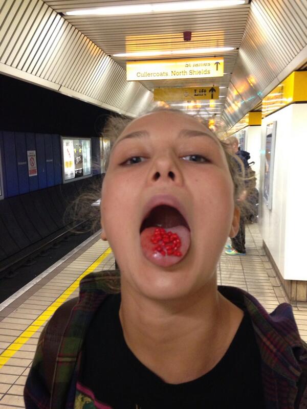 botwee's tweet photo. Shaakkke thatttt @MaisyPollard so haaaat http://t.co/P59r0FpEMm