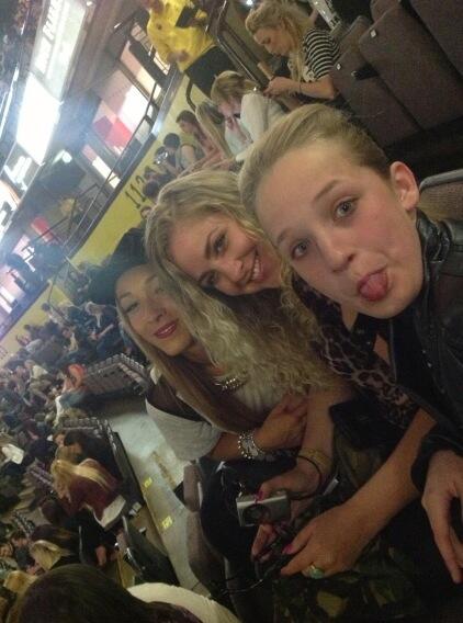 NoodlesHarper's tweet image. Waiting for Queen B. Wish I could do it all again tonight #bey #mrscarter