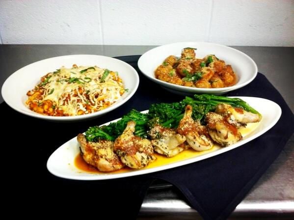 Amazing crispy fried mushrooms w tomato aioli, pesto roasted chicken pasta w roast garden vegetables <a href="/HorseshoeCLE/">Jack Cleveland</a>