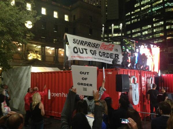 ItsOutOfOrder's tweet image. RT! @radreece Penguins crash #Coke's party! #CokeFail #CashForCans #Seabirds