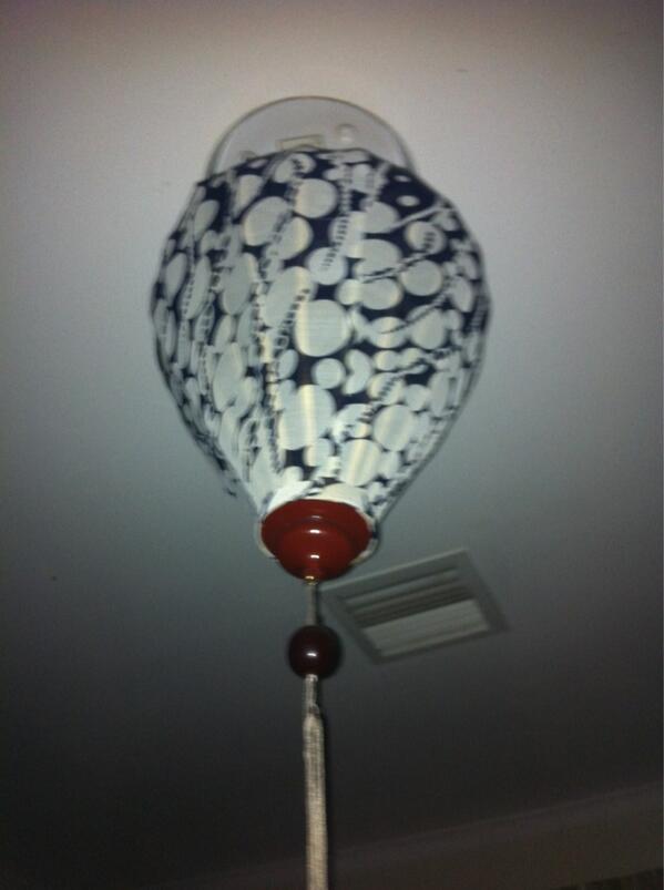 Genius! ...tethered #Skywhale in my bedroom experiment ...   

#OwnThis 
#LevitationForBeginners
#ProlyCult