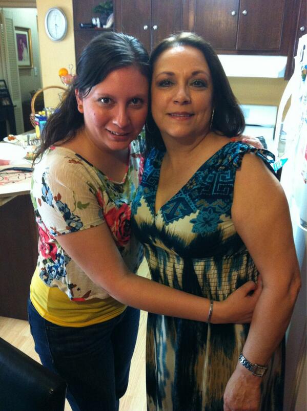 palmalaura's tweet photo. @nelly_aida  #FelizDiaDeLasMadres  xq madre solo hay una, sino q chinga. Te amo ma!! http://t.co/tRQecSJC9a
