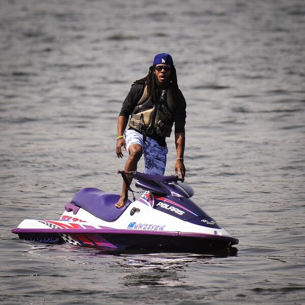 A Sherm sighting on the lake during the rookies' practice today! <a href="/RSherman_25/">Richard Sherman</a> checking out our pups! [<a href="/rodmarphoto/">Rod Mar</a>]