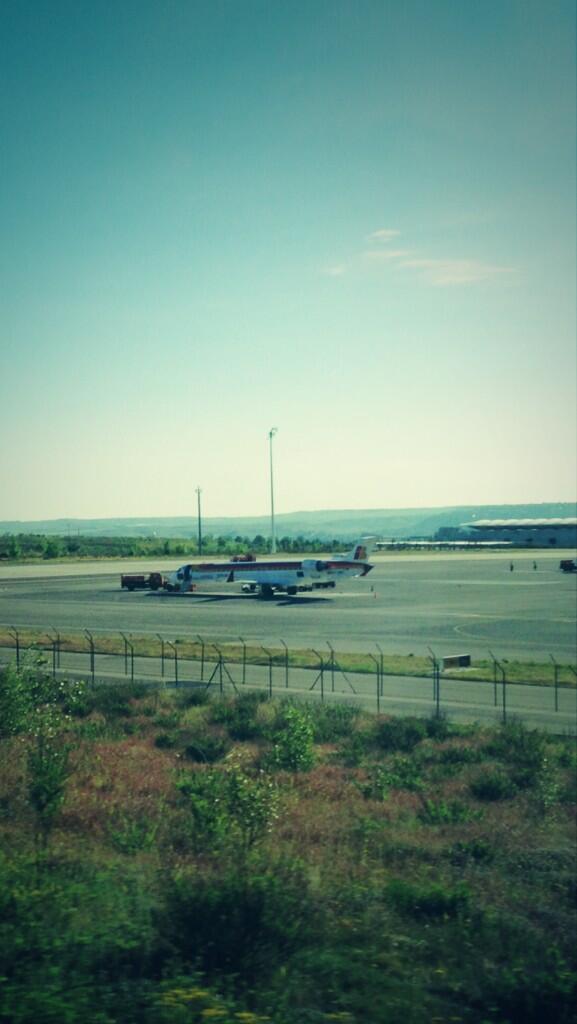 Three_Grams's tweet photo. Viajamos con clase. No voy en tren, voy en avión! http://t.co/ETlJ1F1aiW
