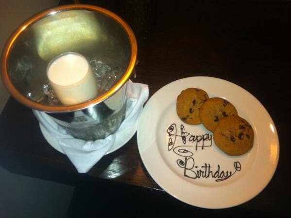 BrunoMarsTexas's tweet photo. Milk and cookies!!!! http://t.co/MRwASNcgJu
