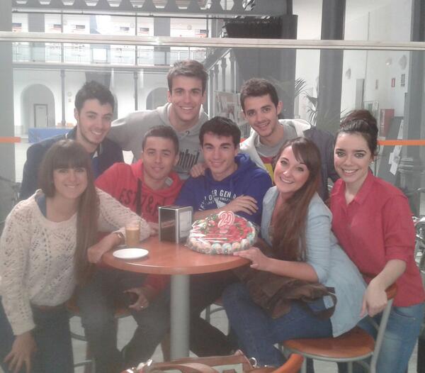 MCristinita8's tweet photo. Cumpleaños feliz, cumpleaños felizz... (8) http://t.co/cfZ2E4mofl