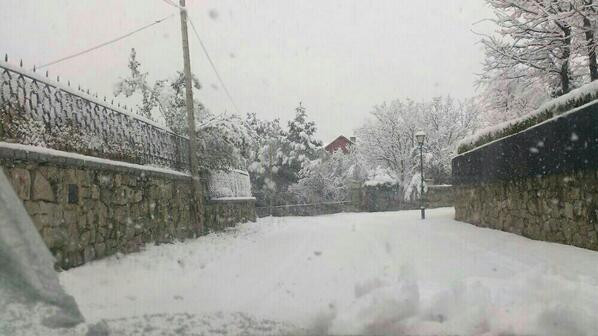 guillemarcide's tweet photo. Meanwhile in Navacerrada.... http://t.co/VAjwXYQgQA