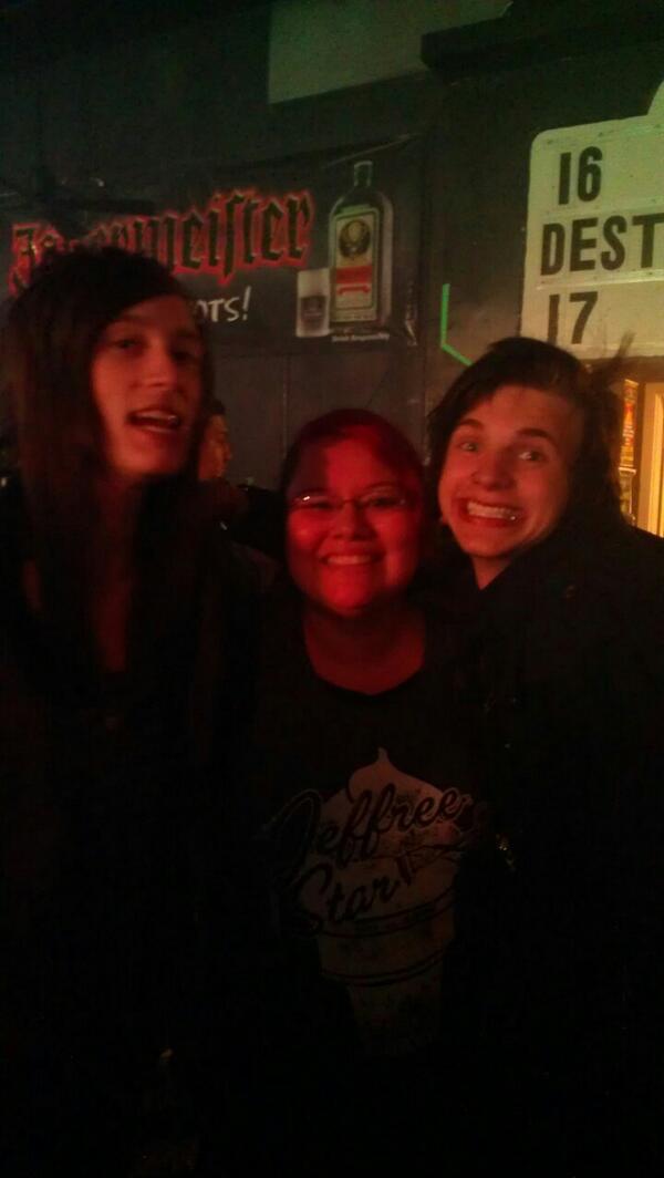 DiMe1221's tweet photo. @CMDofficial it was so great meeting you guys! http://t.co/crHF2CmJkX