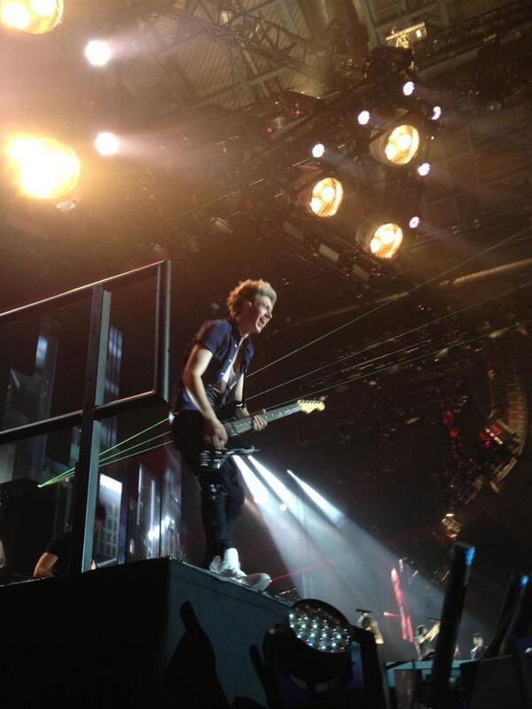onedirection tweet picture