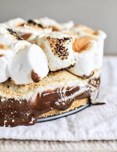 YummyImages's tweet photo. Smore Ice Cream Cake http://t.co/GnW5eqPT4X
