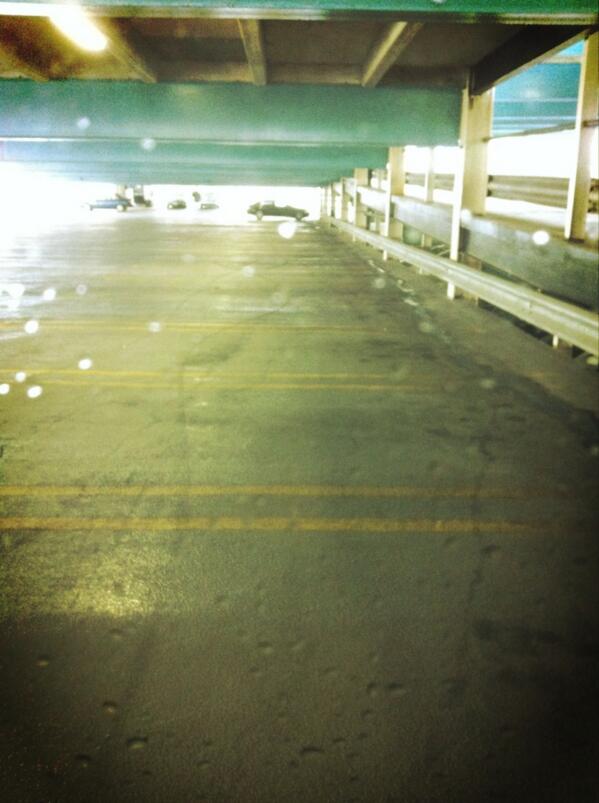 Arrived school too early today!!! It is still empty in the deck.......