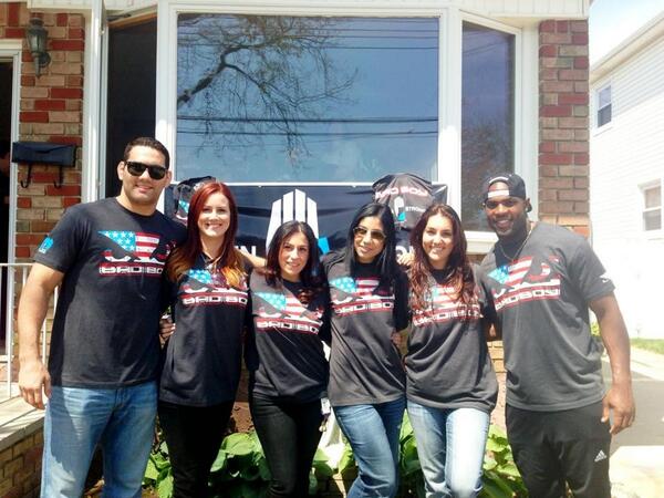 JSirac105's tweet photo. @DeMarcoMurray @StatenStrong @DaniRossiLongo @TeresaMarie79 @ChrisWeidmanUFC @JSirac105 http://t.co/rC2l9cdhbm