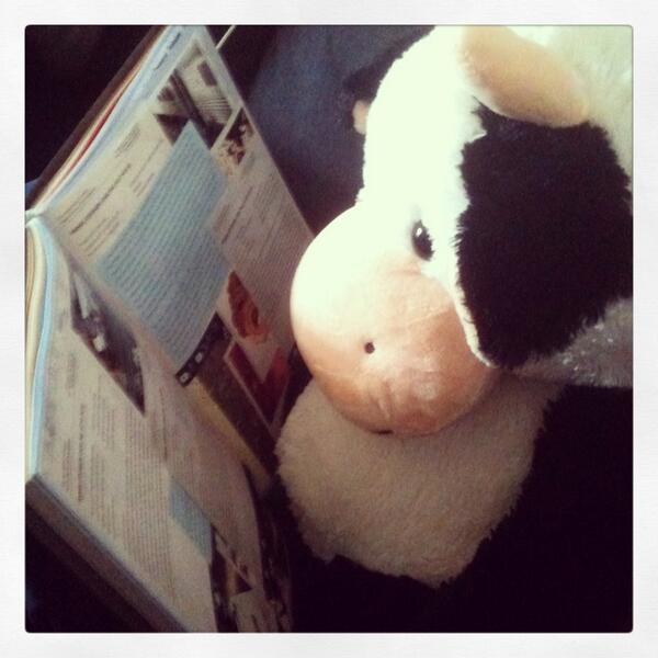 So cute! RT <a href="/FringeNotebook/">September's Notebook</a>: RT @The__Squealer: Gene loves <a href="/FringeNotebook/">September's Notebook</a> #fringe #yesim18withagianttoycow