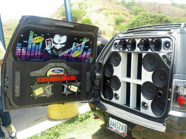 Piques_Vzla's tweet photo. #Ford #EcoSport #Tuning #Turagua #2daValida #CuartoDeMilla #Fast #Piques #EnCasoDeEmergenciaRompaElVidrio #Musica http://t.co/NusWRo6dJO