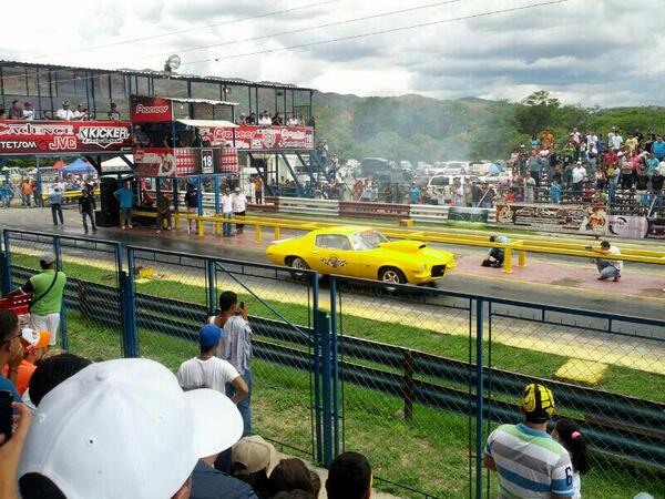 Piques_Vzla's tweet photo. #Camaro #Turagua #2daValida #CuartoDeMilla #Fast #Chevy #Chevrolet #Piques http://t.co/a9EL4K3BpB
