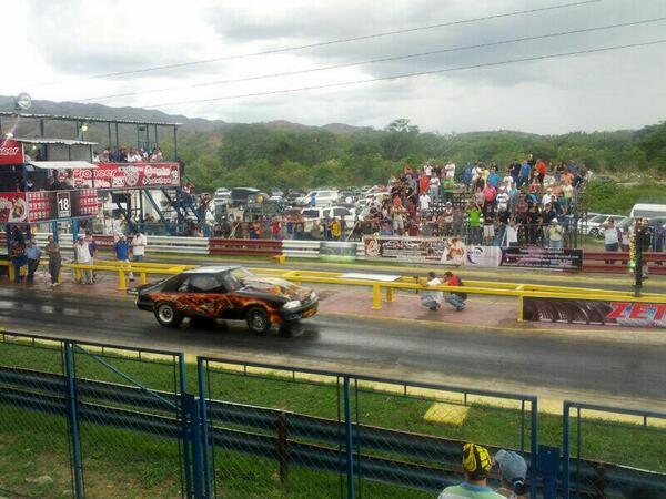 Piques_Vzla's tweet photo. #Mustang #Turagua #2daValida #CuartoDeMilla #Fast #Ford #Piques #Zorro http://t.co/ksT71pTyY9