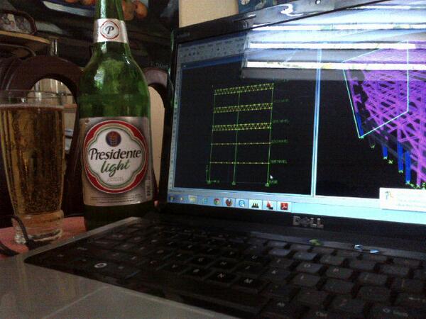 ddanielp's tweet photo. @ddanielp: En trabajo y con una fría acompañándome @CervPresidente  http://t.co/lIweromlpv