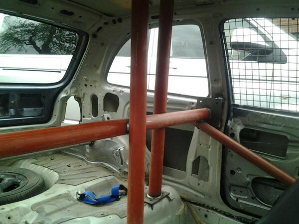 TTP2005's tweet photo. Voor de duidelijkheid hier een voorbeeld van een h frame #penninkskotten # autorodeo http://t.co/jP6N5PliEp
