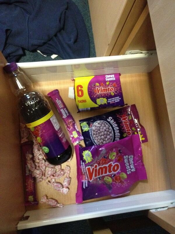 I wonder what flavour of sweets I'll choose?? <a href="/DawnZigstar/">Dawn Applegate</a> <a href="/jessica_jane96/">Jessica-Jane Applegate MBE PLY</a>