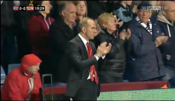 WafcSean's tweet image. Paolo Di Canio joining in with the 19th minute applause for Petrov. Fair play to him. #SupportStan