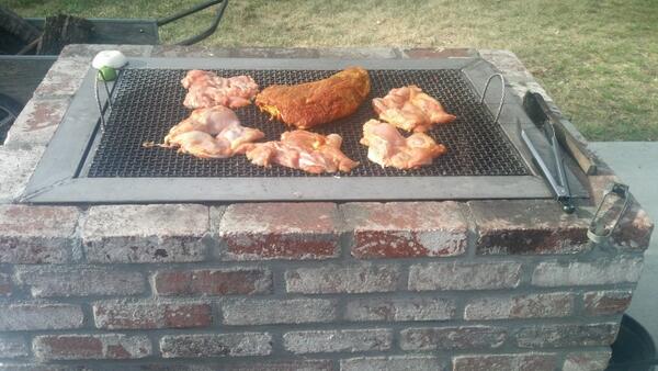 JLookz's tweet photo. Something bout BBQING http://t.co/U6sCN1ZVRL