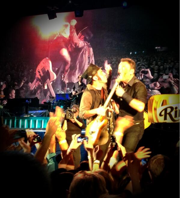 gutterommet's tweet photo. @nilslofgren proves it all night in Oslo http://t.co/Ab86fgAphM
