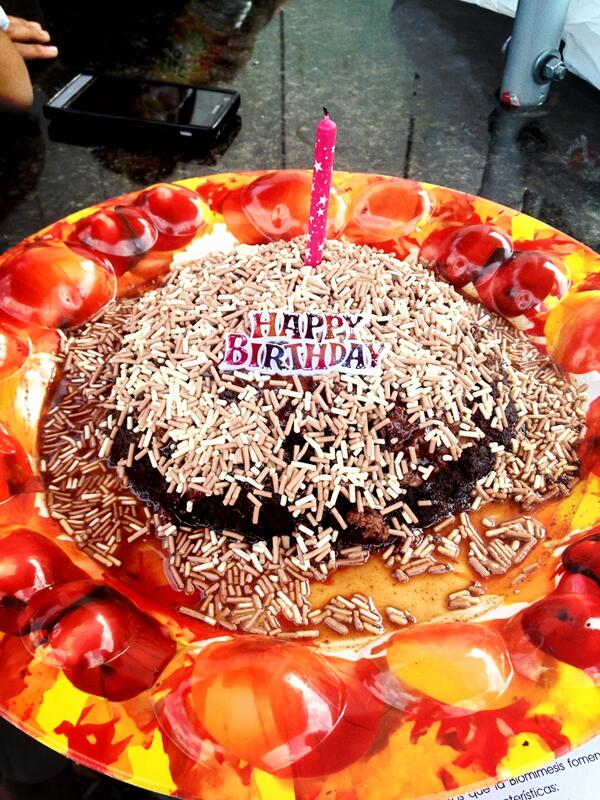 fanibs's tweet photo. Pastel de cumpleaños hecho por @SarSrz   Gracias!!!  #precumpleaños ☺🎈🎉 http://t.co/WWQCqkH8Y8