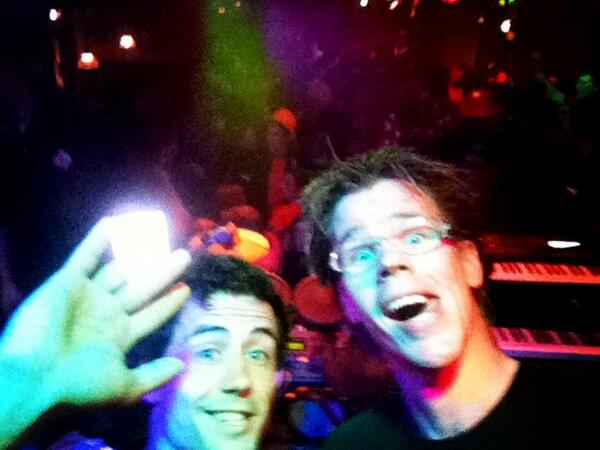 MultieBuldtie's tweet photo. Mega mega volle bak!! Dik 500 man Cafe @janssenjanssen #dongen te gek!!  #kroon ;-) @steamingpianos http://t.co/QDnVL2JSau