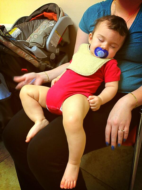 30Ricky2's tweet photo. My baby is growing up so fast!!! 8 month check up #baby #doctors #office http://t.co/XUI07pwHXM