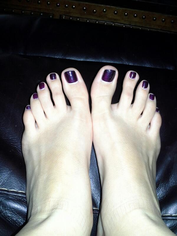 adoreurfeet's tweet photo. Plumulicious toes!!! http://t.co/ct5X0LJ1bl (via @Madame_Brooks7) 
These #SexyToes need to be sucked