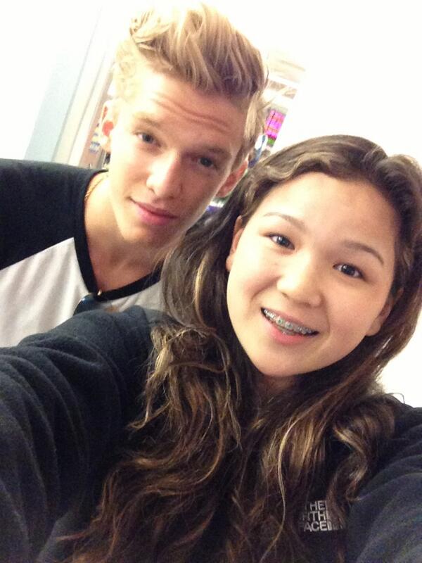 CodySimpson's tweet photo. “@bigcodydontcry: STOP I CANT http://t.co/Ir1fJ0nuXx” very cute. nice to meet ya at the airport young mate