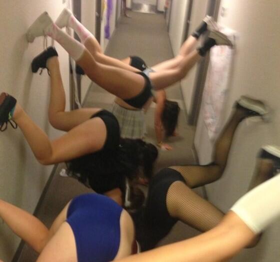 bsanchez___'s tweet image. @_heyyCarlee just the usual Monday, twerking with my girls 💁 #yaknowhowwedo