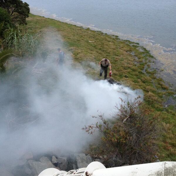 MalibuVOP's tweet photo. Malibu/Lost Hills Sheriffs Deputy extinguishing grass fire at Malibu Lagoon State Beach. http://t.co/t7LEe1xLso