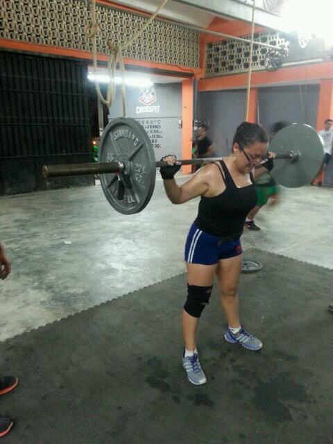 evytre's tweet photo. Soy Evelyn y soy adicta crossfit !!! @Crossfit_Camp, graciasss. excelentes Back Squats ! !! http://t.co/6KZBsU8H0f