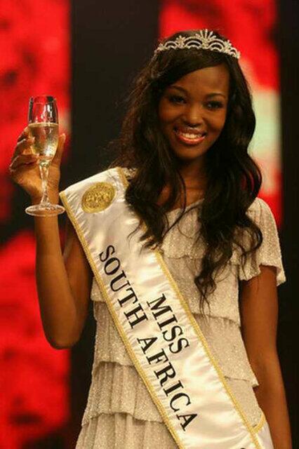 CelebuzzSA's tweet photo. Happy birthday to former Miss SA @Bokang_M, hope you will stay as beautiful as you are keep inspiring many girls. http://t.co/ocS2hUcP7w