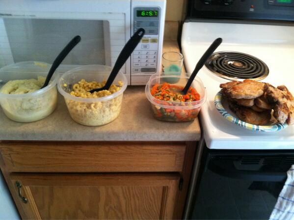 bhancock93's tweet image. I'm gonna be a damn good wife! #dinnermade #laundrydone #apartmentcleaned