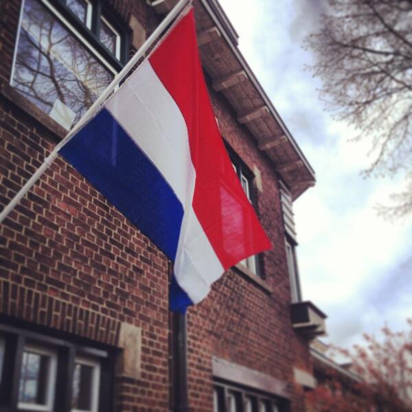 Goederaad's tweet photo. Wij zijn er klaar voor! Iedereen een fijne en mooie #troonswisseling gewenst! #troon http://t.co/bmoyqCT0LQ