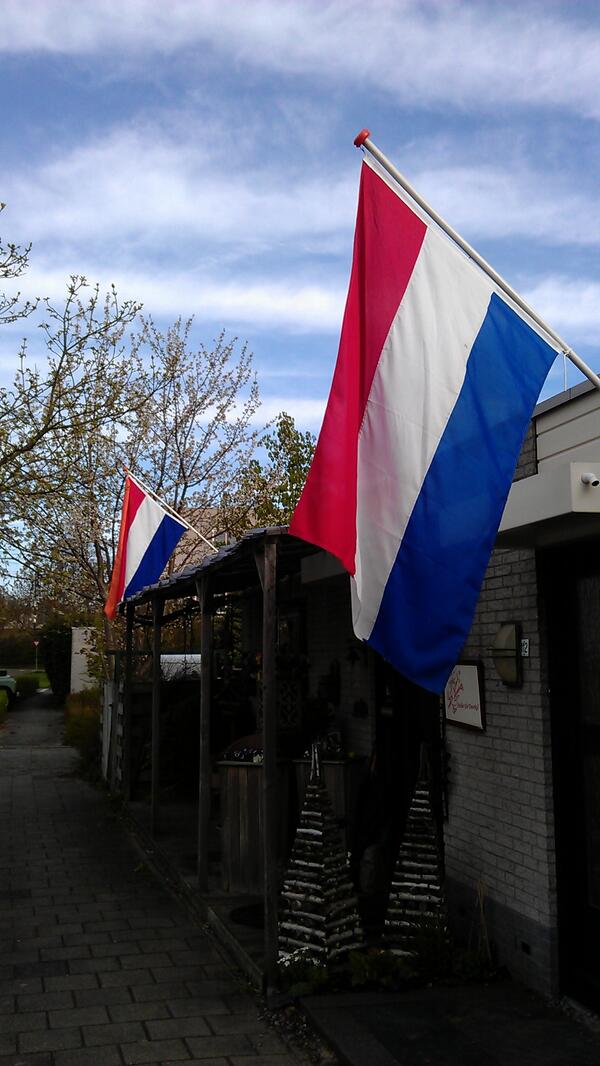 erikkorting's tweet image. De saamhorigheid is ver te zoeken, er wordt veel te weinig gevlagd in Nederland #troon