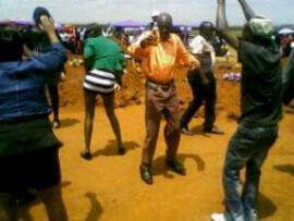 ijkortes's tweet photo. Reja Loto Ko Sosha right now☺Lmao #ShaKe DoWn#King Kong Swagga http://t.co/S8kXId8c8Q