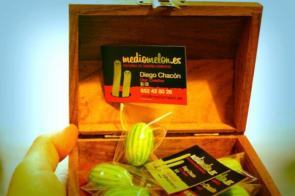 Un melón, mediomelón tweet media
