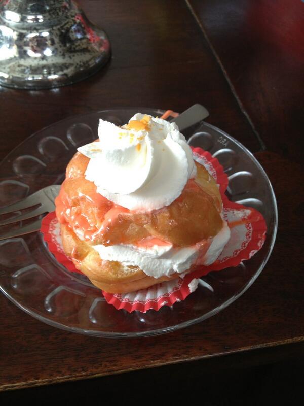 Me oranjesjerp af. Leuke aubade. Nu tv met een lekkere soes. #levedekoning