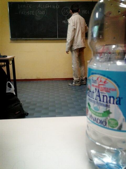 Tweeting in class .__. #italianliterature