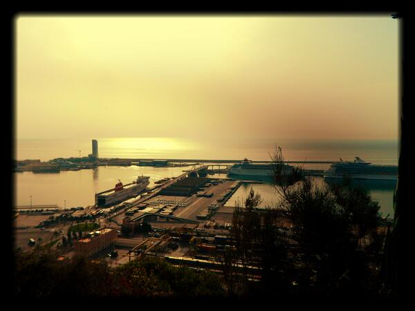 KatySong29's tweet photo. #Barcelona #путешествия #Испания #Барселона http://t.co/NHHKe3rkBY